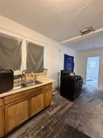 222 E Street, Fresno, CA 93706