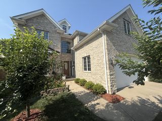 114 E 56th Street, Westmont, IL 60559