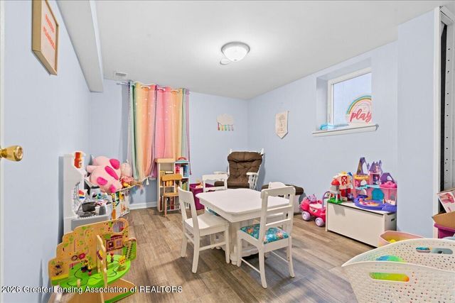 2610 Gary Avenue, Lansing, MI 48906