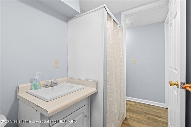 2610 Gary Avenue, Lansing, MI 48906