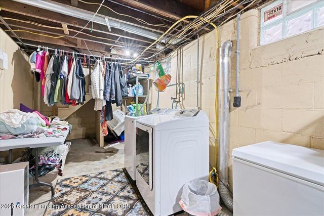 2610 Gary Avenue, Lansing, MI 48906