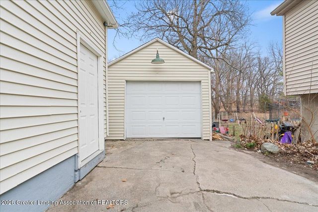 2610 Gary Avenue, Lansing, MI 48906