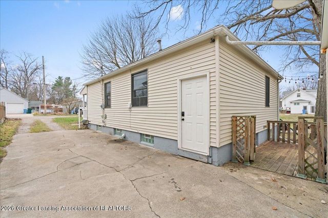 2610 Gary Avenue, Lansing, MI 48906
