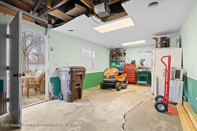 2610 Gary Avenue, Lansing, MI 48906