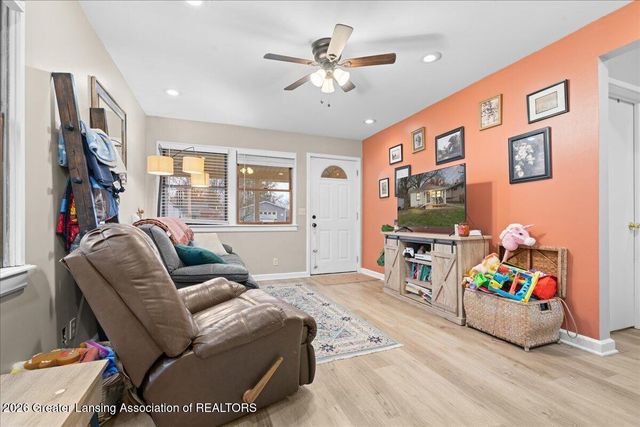 2610 Gary Avenue, Lansing, MI 48906