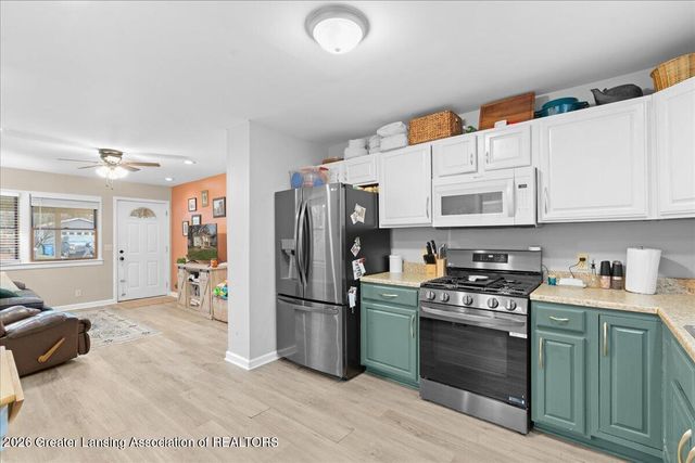 2610 Gary Avenue, Lansing, MI 48906