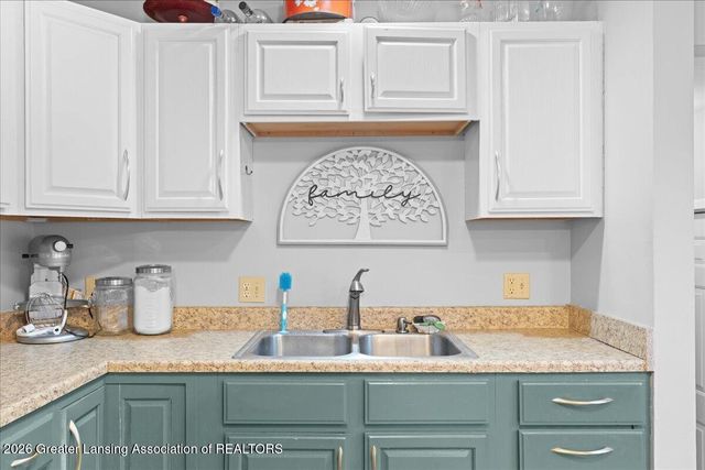 2610 Gary Avenue, Lansing, MI 48906