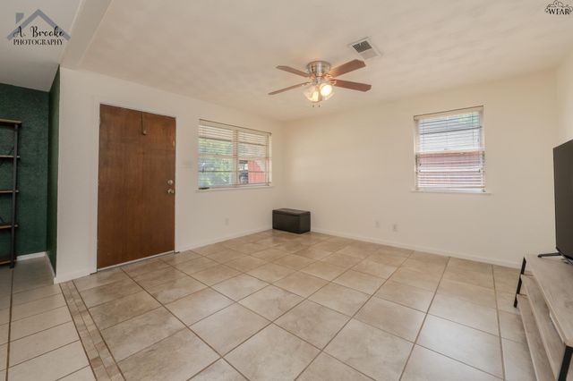 903 LINCOLN DRIVE, Iowa Park, TX 76367