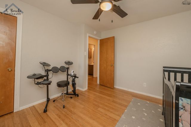 903 LINCOLN DRIVE, Iowa Park, TX 76367