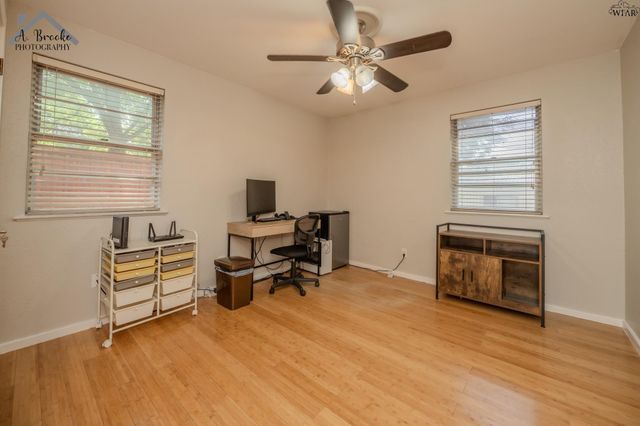903 LINCOLN DRIVE, Iowa Park, TX 76367