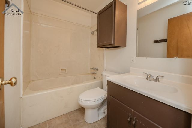 903 LINCOLN DRIVE, Iowa Park, TX 76367