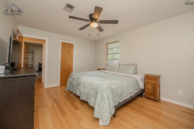 903 LINCOLN DRIVE, Iowa Park, TX 76367