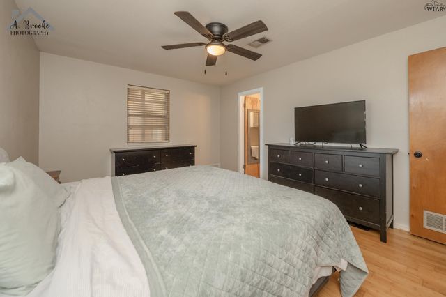 903 LINCOLN DRIVE, Iowa Park, TX 76367