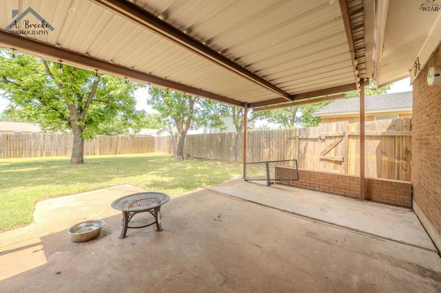 903 LINCOLN DRIVE, Iowa Park, TX 76367