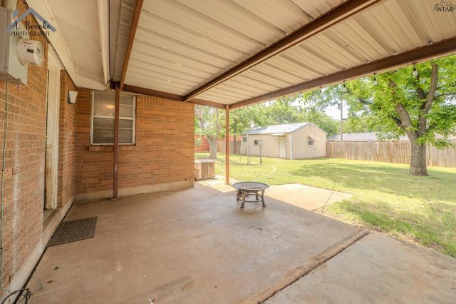 903 LINCOLN DRIVE, Iowa Park, TX 76367