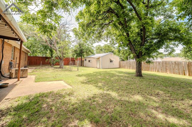 903 LINCOLN DRIVE, Iowa Park, TX 76367