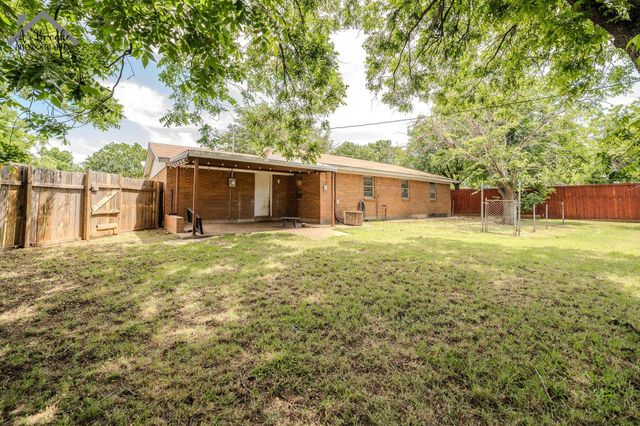 903 LINCOLN DRIVE, Iowa Park, TX 76367