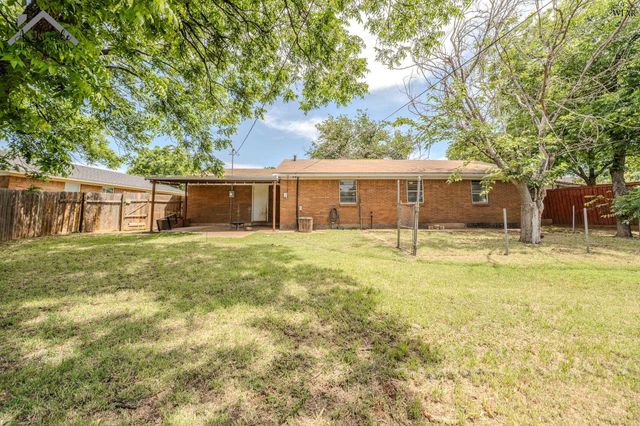 903 LINCOLN DRIVE, Iowa Park, TX 76367