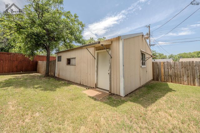 903 LINCOLN DRIVE, Iowa Park, TX 76367
