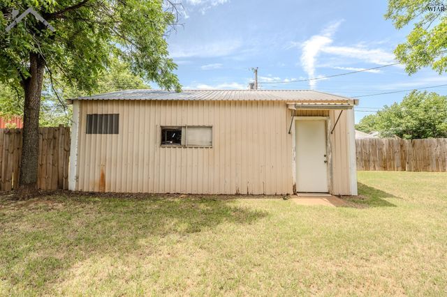 903 LINCOLN DRIVE, Iowa Park, TX 76367