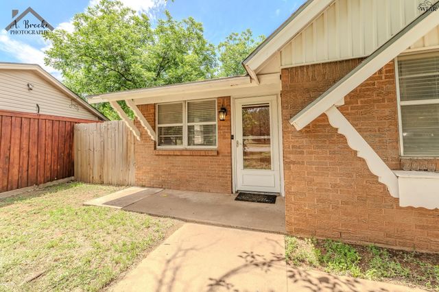 903 LINCOLN DRIVE, Iowa Park, TX 76367