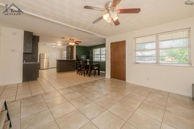 903 LINCOLN DRIVE, Iowa Park, TX 76367
