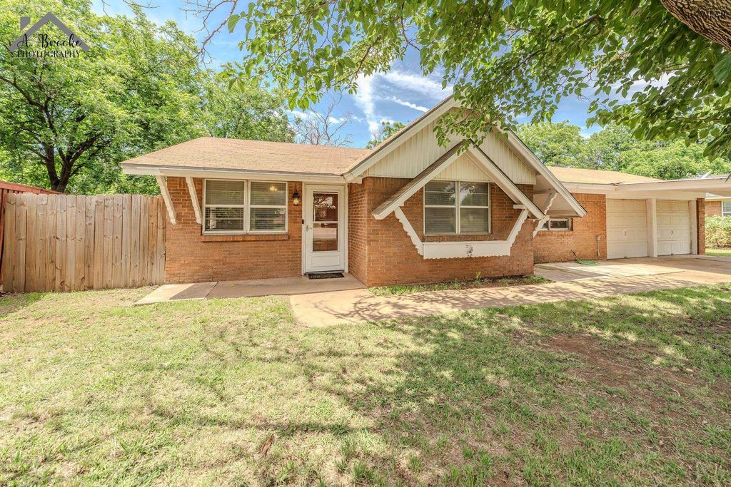903 LINCOLN DRIVE, Iowa Park, TX 76367