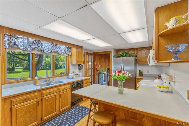 6176 Lakeshore Road, Cicero, NY 13039