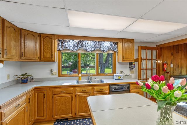 6176 Lakeshore Road, Cicero, NY 13039