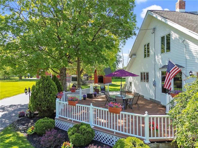 6176 Lakeshore Road, Cicero, NY 13039