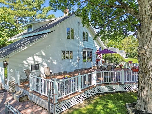 6176 Lakeshore Road, Cicero, NY 13039
