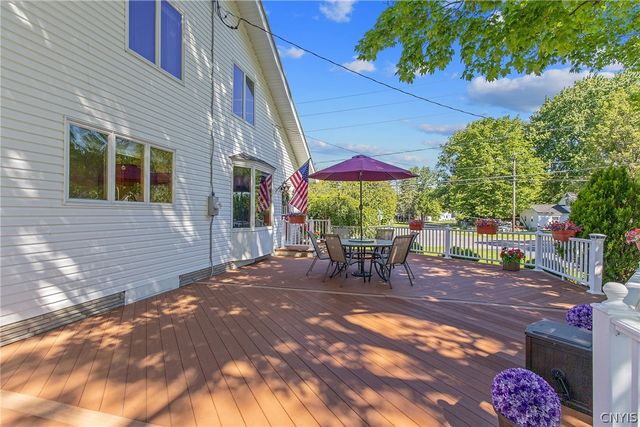 6176 Lakeshore Road, Cicero, NY 13039