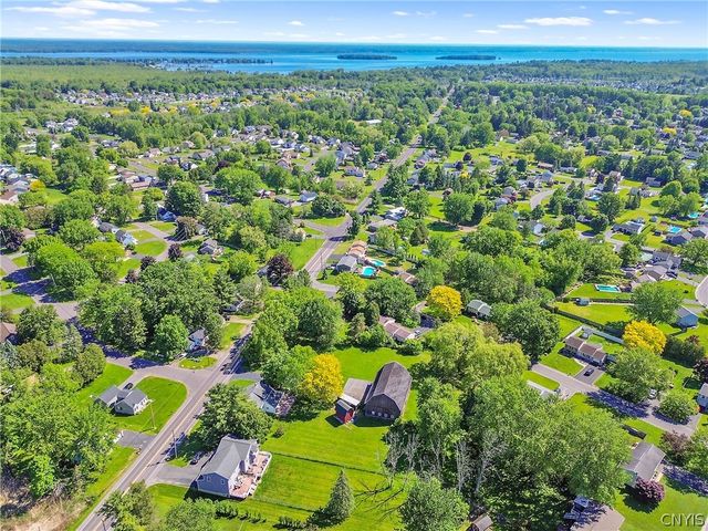 6176 Lakeshore Road, Cicero, NY 13039