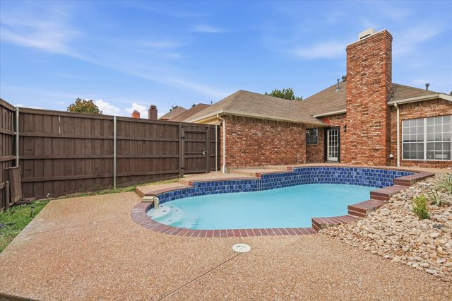 1760 Blackstone Drive, Carrollton, TX 75007