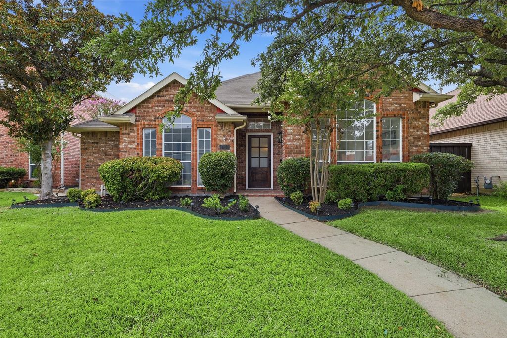 1760 Blackstone Drive, Carrollton, TX 75007