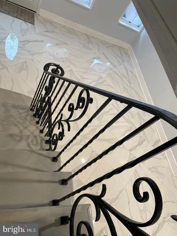 355 TREE ST, Philadelphia, PA 19148