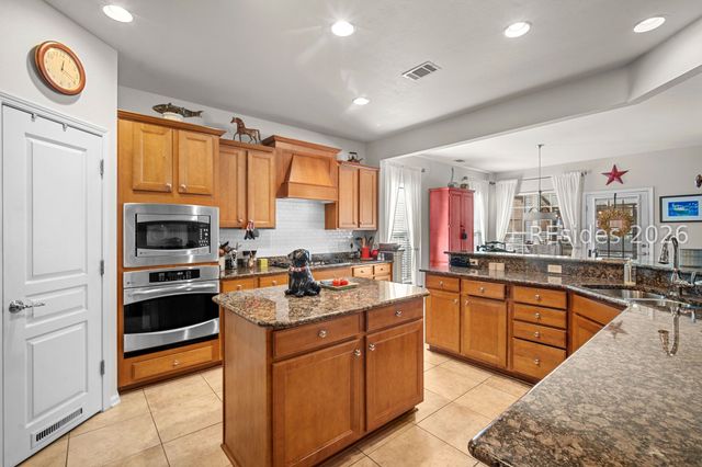 1 Abbotsbury Pl, Bluffton, SC 29910