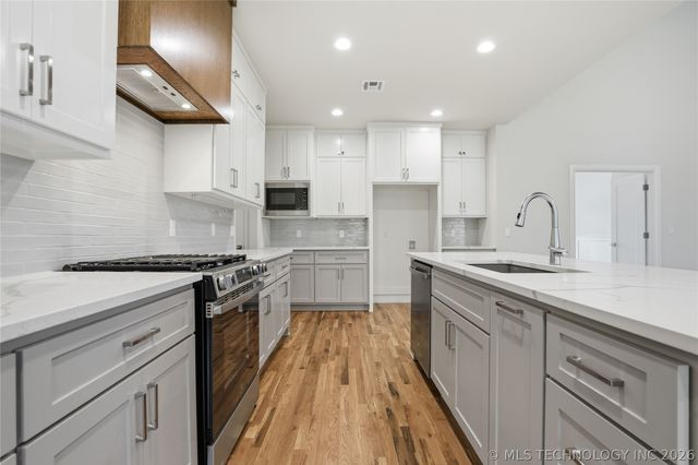 1305 Falls Drive, Sapulpa, OK 74066
