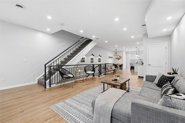 1912 Fox Way, South Side, PA 15203