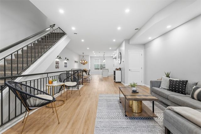 1912 Fox Way, South Side, PA 15203