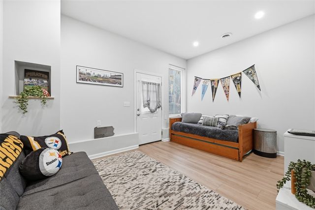 1912 Fox Way, South Side, PA 15203