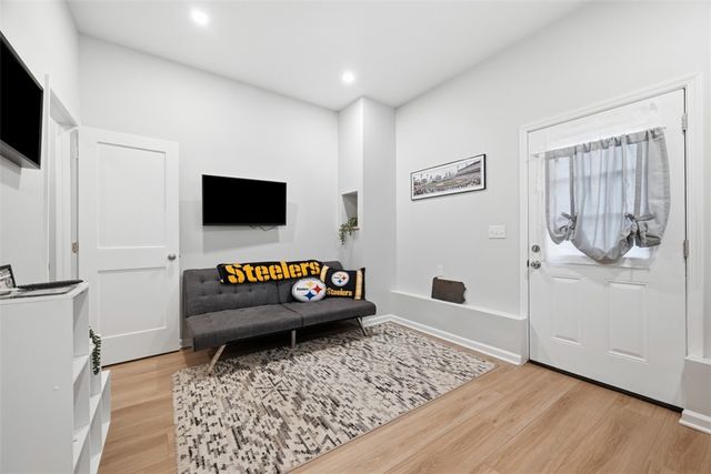 1912 Fox Way, South Side, PA 15203