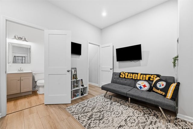 1912 Fox Way, South Side, PA 15203