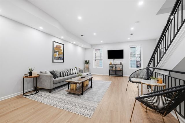 1912 Fox Way, South Side, PA 15203