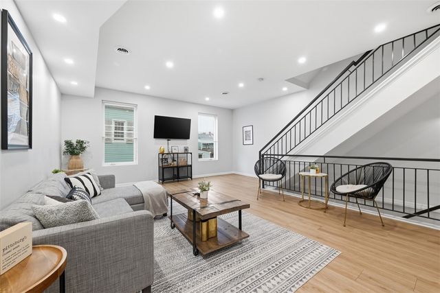 1912 Fox Way, South Side, PA 15203