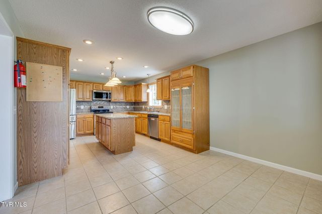 115 Spider Barnes Road, Jonesborough, TN 37659