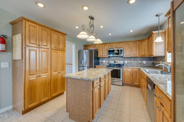 115 Spider Barnes Road, Jonesborough, TN 37659
