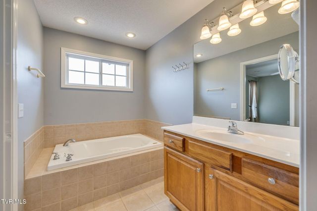 115 Spider Barnes Road, Jonesborough, TN 37659