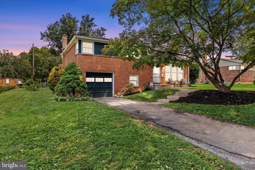 2445 BRADFORD DR, York, PA 17402