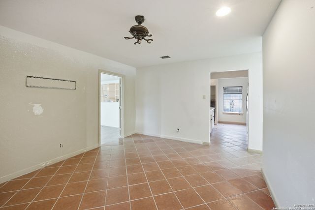 243 W Palfrey, San Antonio, TX 78223